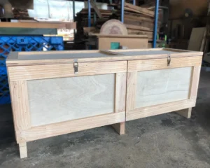 Wooden boxes with lid and latch. Made with pinewood and plywood.