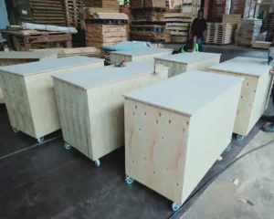 Trolleys with wheel base made with plywood